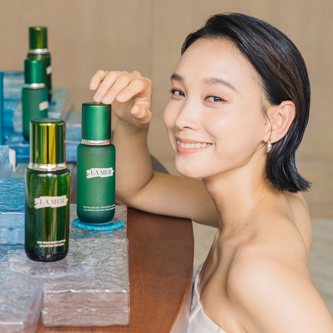 談善言巧妙配搭 La Mer The New Balancing Treatment Lotion 煥透肌底修護液及 The Treatment Lotion 肌底修護液,為肌膚保持最佳狀態。