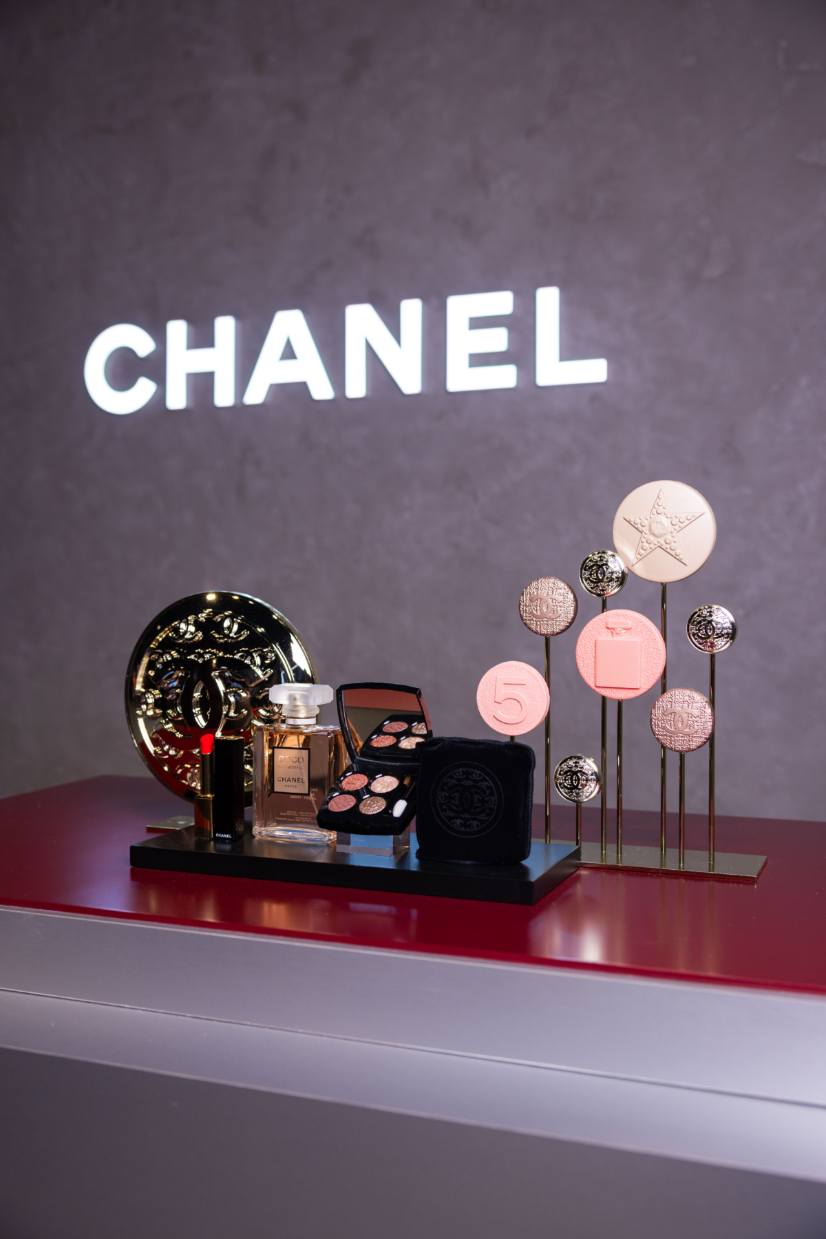 唯美感十足,又極具藝術感的CHANEL LES 4 OMBRES BOUTONS四色眼影有誰不想擁有?!