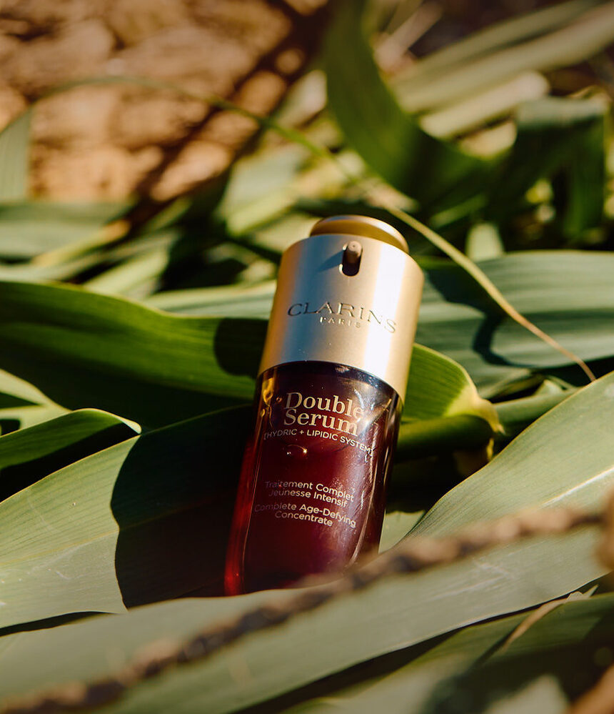 CLARINS將「表觀遺傳學」的奧秘應用Double Serum,加入法國巨型蘆葦及薑黃萃取等,激發肌膚細胞自癒再生。