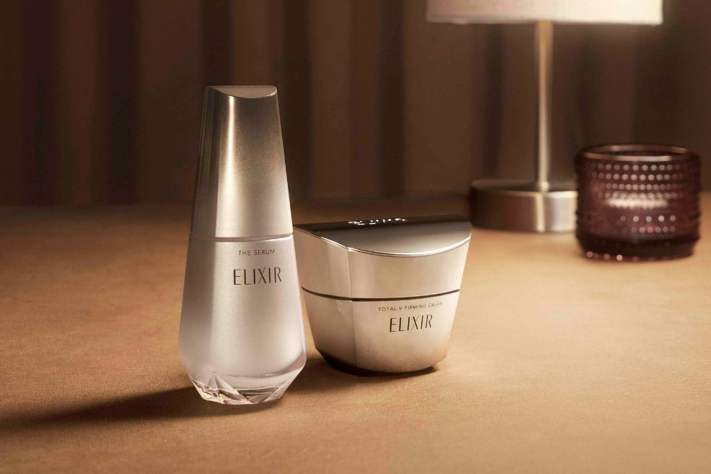 想瞬間找回少女感V面輪廓？日本銷量No.1抗衰老護膚品牌*ELIXIR幫到你！