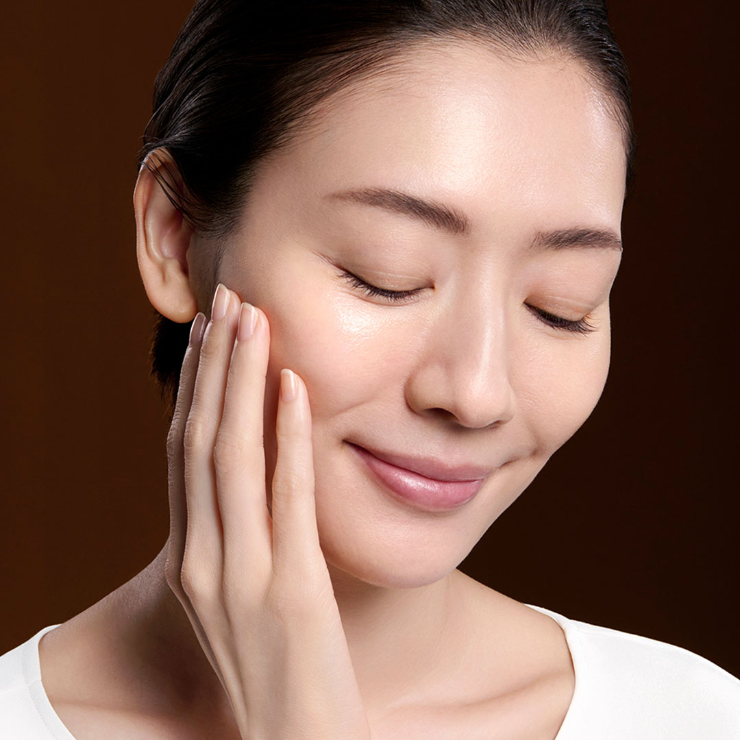 瘦身不瘦臉！ELIXIR V面霜輕鬆Lock實少女感肌，膠原感時刻滿滿。