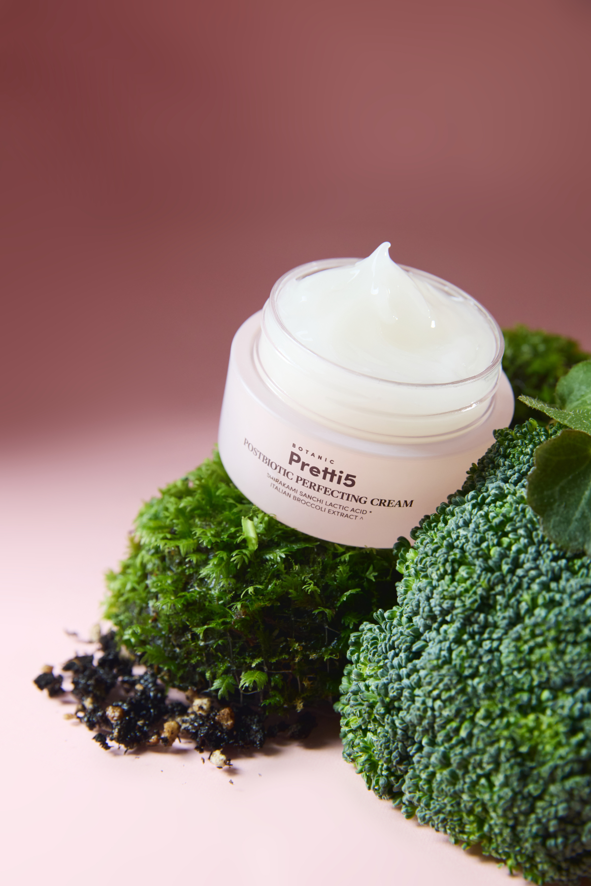 輕盈雪葩質地，潤而不笠