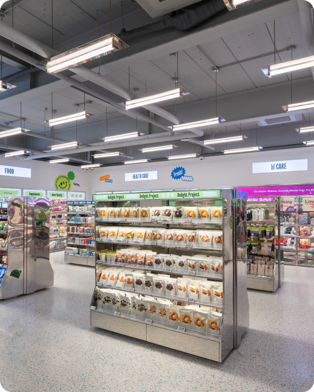 店內還有網紅精華液、小眾香水與網路獨家品牌，建議避開尖峰時段慢慢逛。