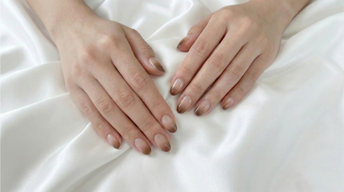 圖中展示的是漸變系暈染美甲款式,相比單色美甲,漸層暈染帶來了更多變化與層次,每一款紋理都是獨一無二的。