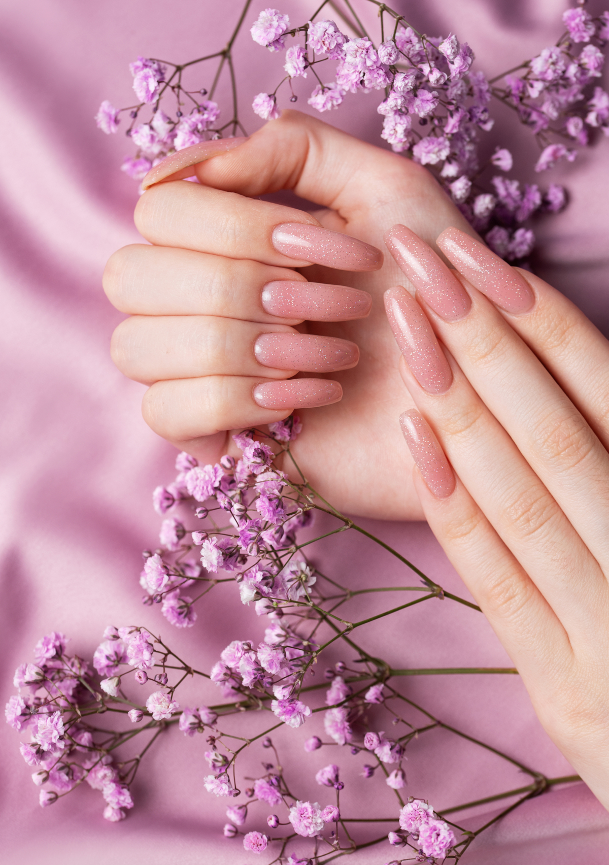 顯白Gel甲以多彩細緻設計兼具低調質感與奢華感。