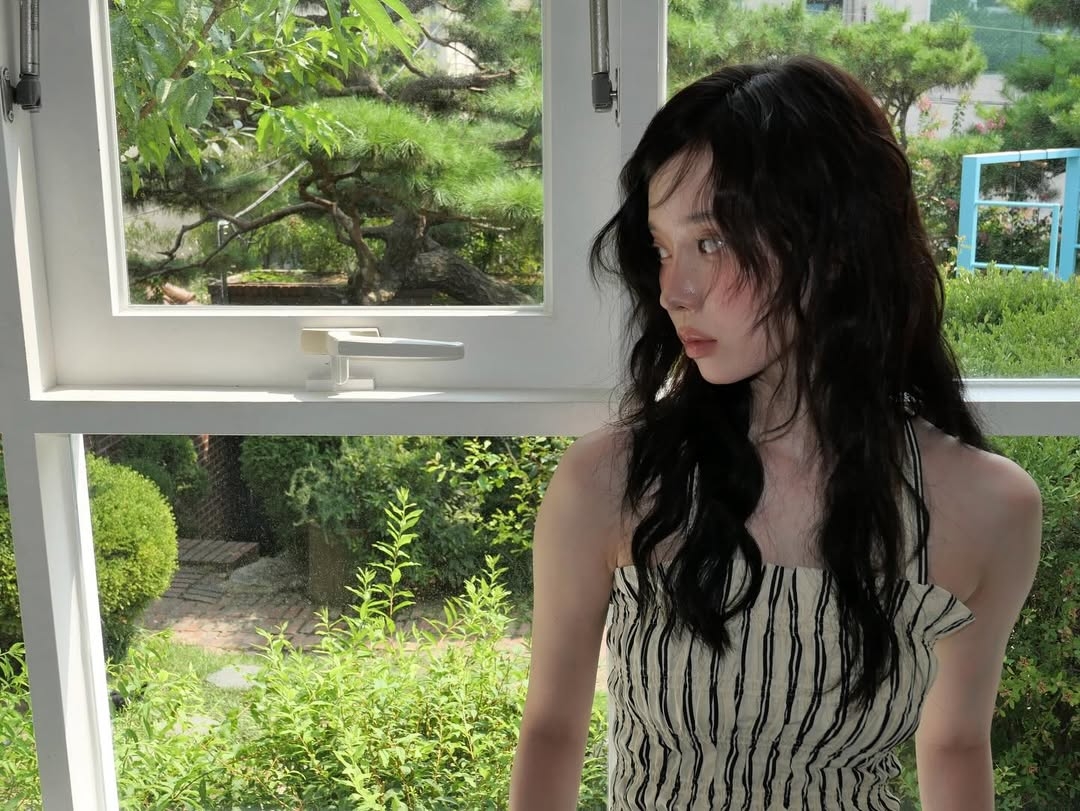 立體的垂直螺旋捲度，在中長髮上能展現出絕佳的垂墜感。