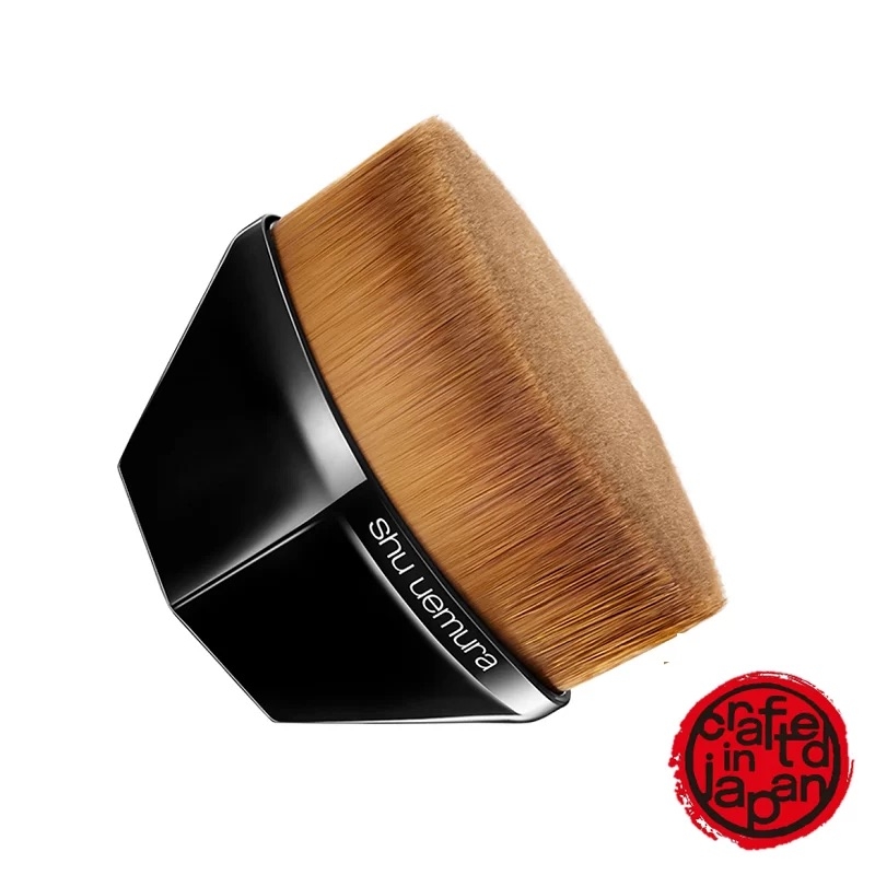 由成千上萬條柔軟合成掃毛組成極高密度結構，觸感奢華。