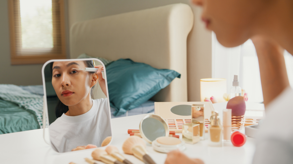 睫毛滋養液可強化真睫毛，使其濃密纖長，讓眼神自然有神，減少對假睫毛和濃妝的依賴。