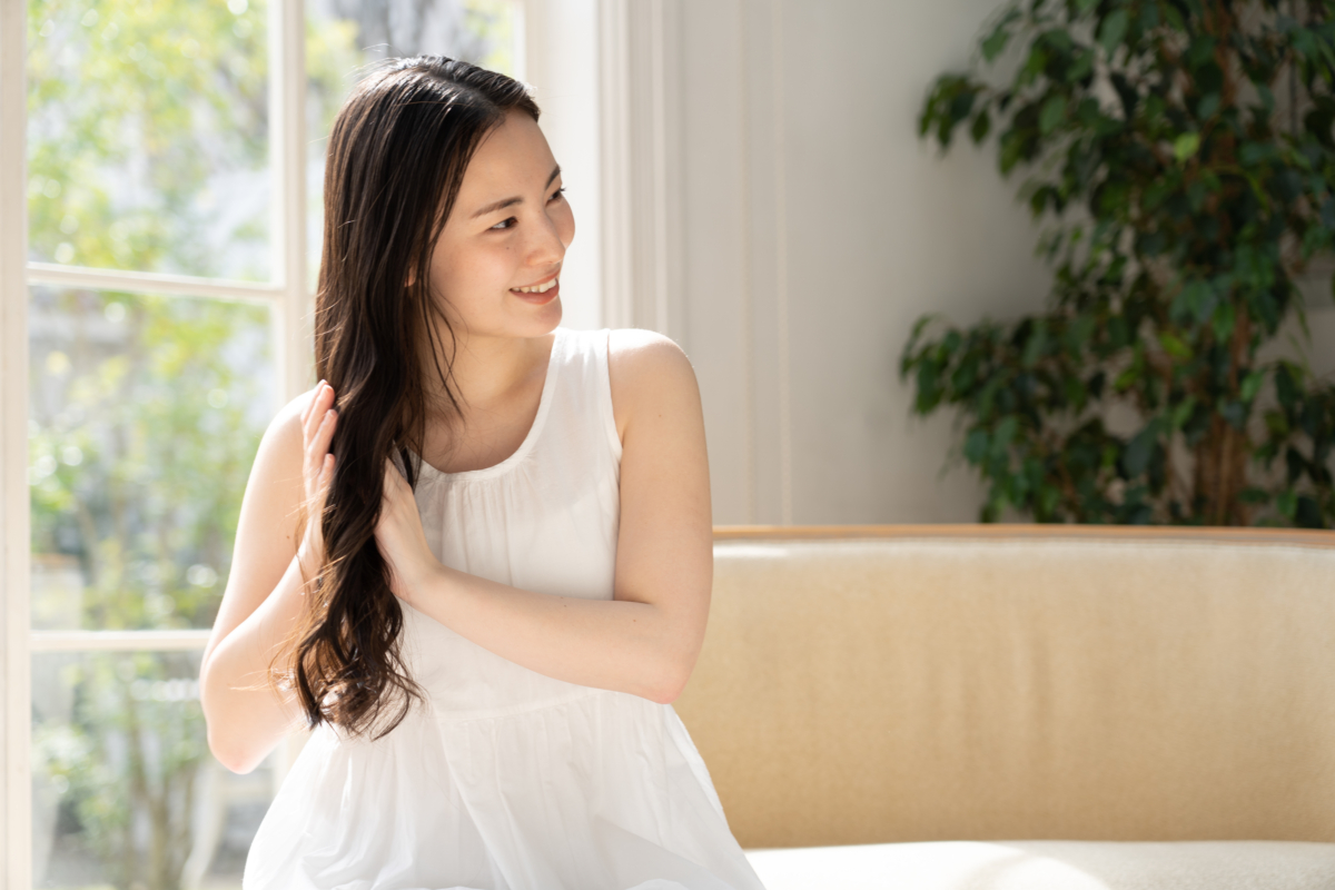 改善頭髮稀疏應採取「內外兼顧」的策略，透過外用養髮、營養補給、日常護理及醫學治療等7大實用方法多管齊下，助你對症下藥，重拾豐盈秀髮。