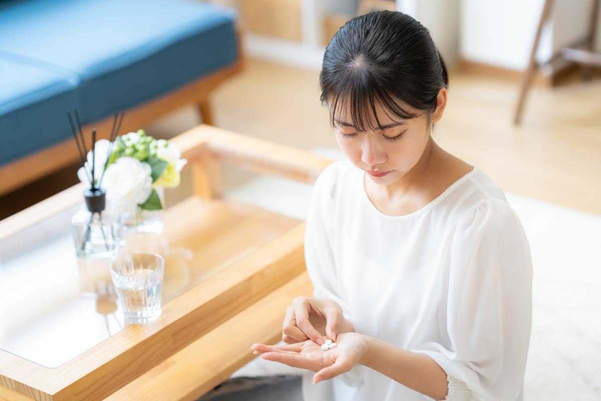 美白錠透過內服成分改善膚色不均、淡化斑點並促進肌膚代謝，讓肌膚從內而外亮白。