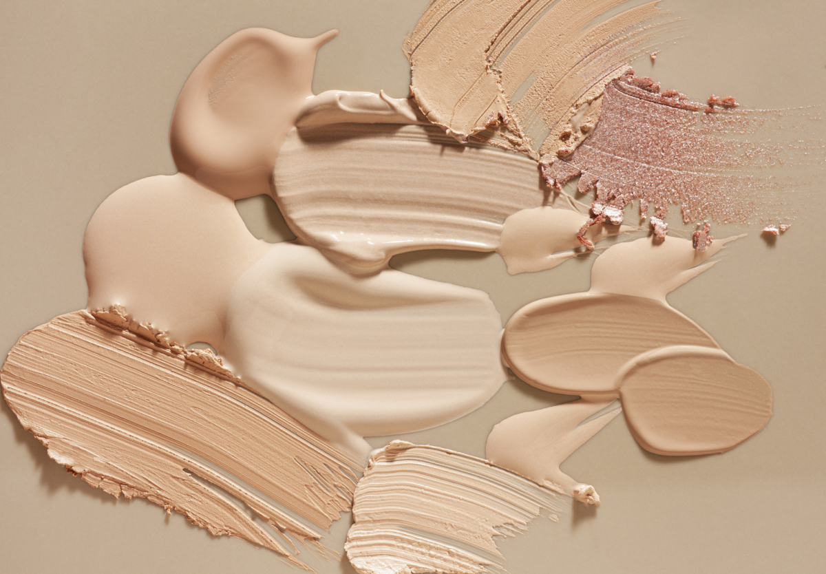 選擇一款適合自己膚色的粉底至關重要，建議你親自靠櫃試色，才能確保底妝與膚色完美融合，避免出現色差。