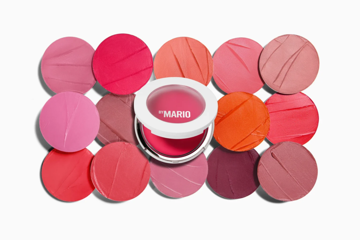 Makeup By Mario Soft Pop Plumping Blush Veil胭脂膏採用含透明質酸的輕盈膏狀配方，打造自然水潤透亮的紅潤妝感。