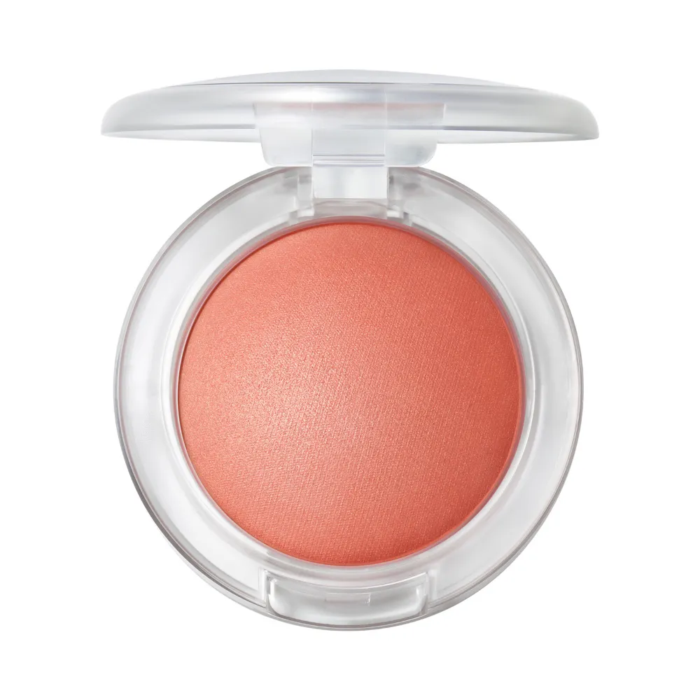 M·A·C Glow Play Blush Reform胭脂採用柔軟彈潤質地，顏色可逐層疊加，打造清透自然的紅潤雙頰。