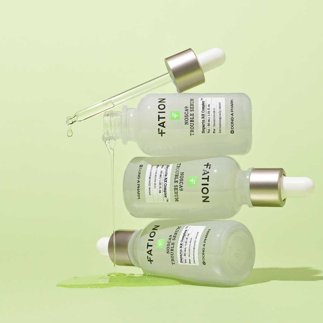 FATION 舒緩修復精華含神經醯胺、積雪草、PDRN與肝素鈉，消痘抗炎、舒緩敏感並修復屏障，同時提升肌膚彈力與光澤。