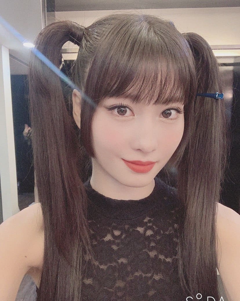 Momo示範的齊瀏海搭配黑髮公主切，是公認的教科書級造型。