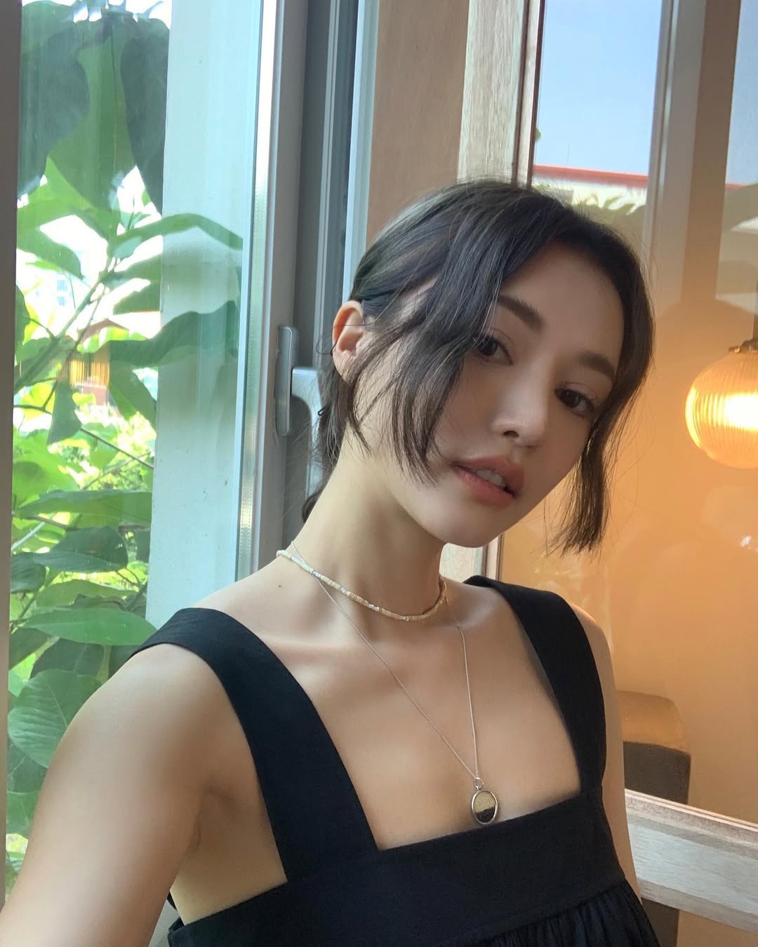 Sora示範微捲公主切，兩側瀏海稍微夾彎，擺脫直線生硬感。