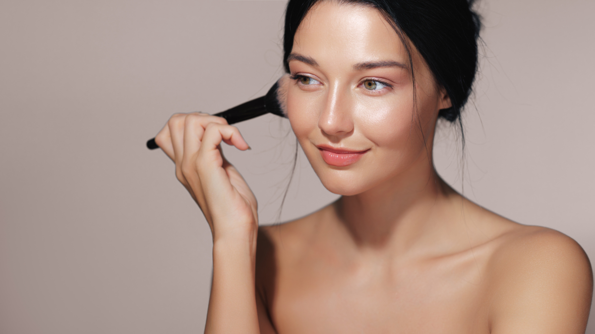 腮紅能為妝容增添活力氣色並修飾臉型。