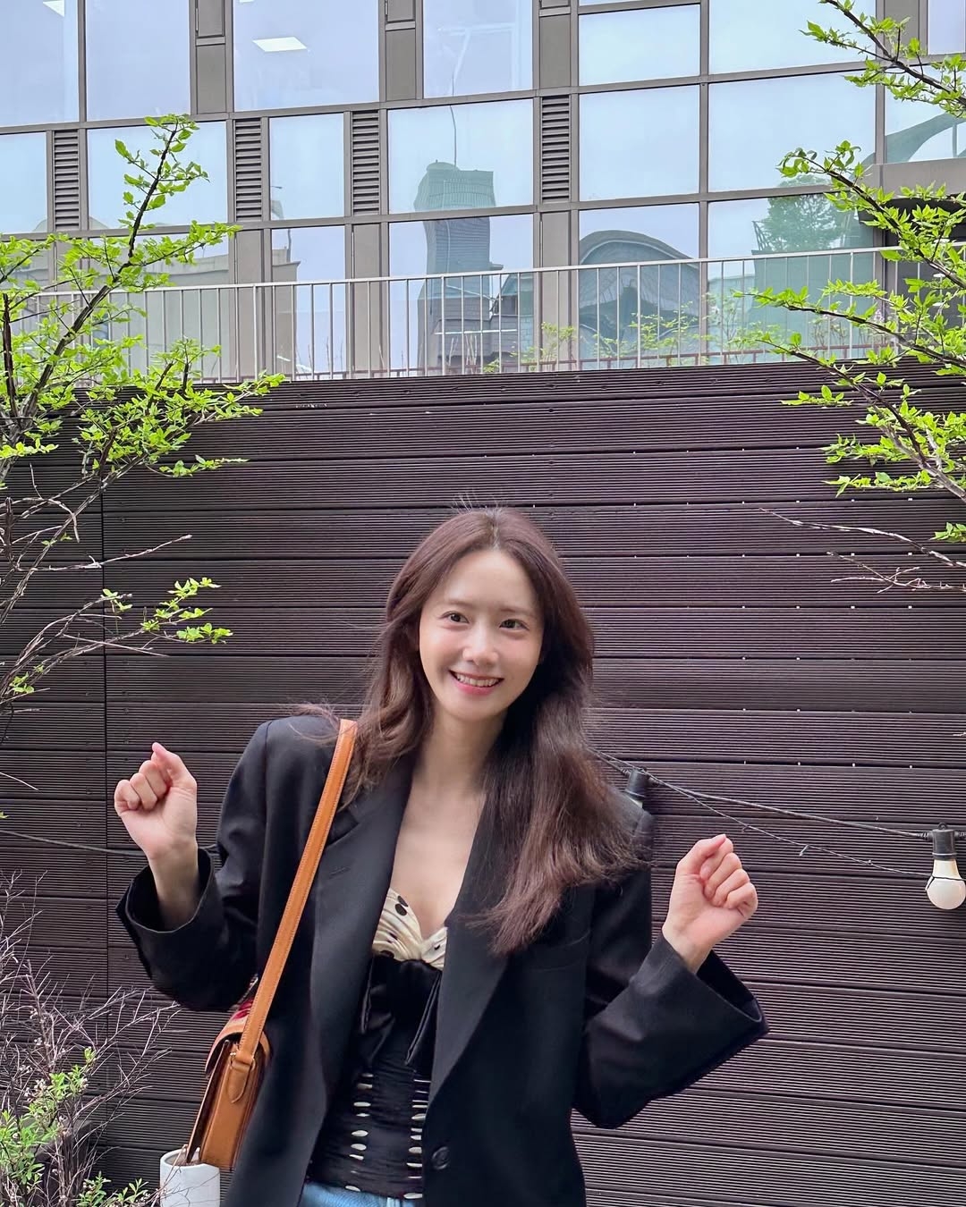 東方傳統審美中的標準臉型。輪廓均勻，線條流暢，額頭、顴骨、下巴比例和諧。