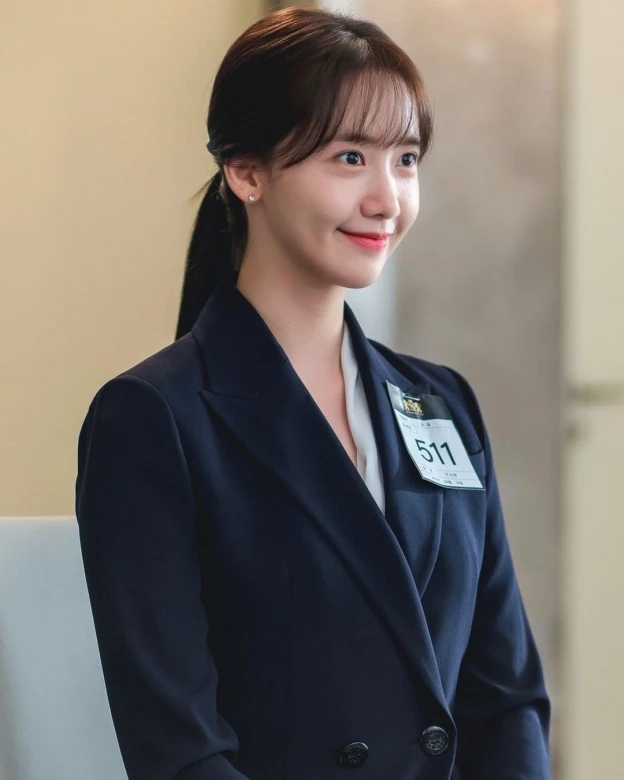 法令紋若呈現「深而長」的形態，通常被視為極為正面的吉相，預示著擁有者將在人生中展現出非凡的能力與運勢。