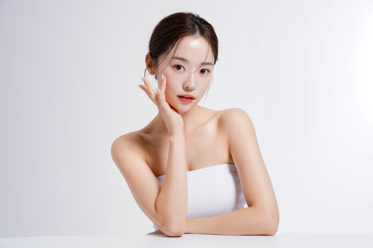 抗糖化生活習慣包括控制糖分、均衡攝取抗氧化食物、規律運動、充足睡眠、管理壓力，並搭配含抗糖化成分的護膚品，維持肌膚彈性與整體健康。