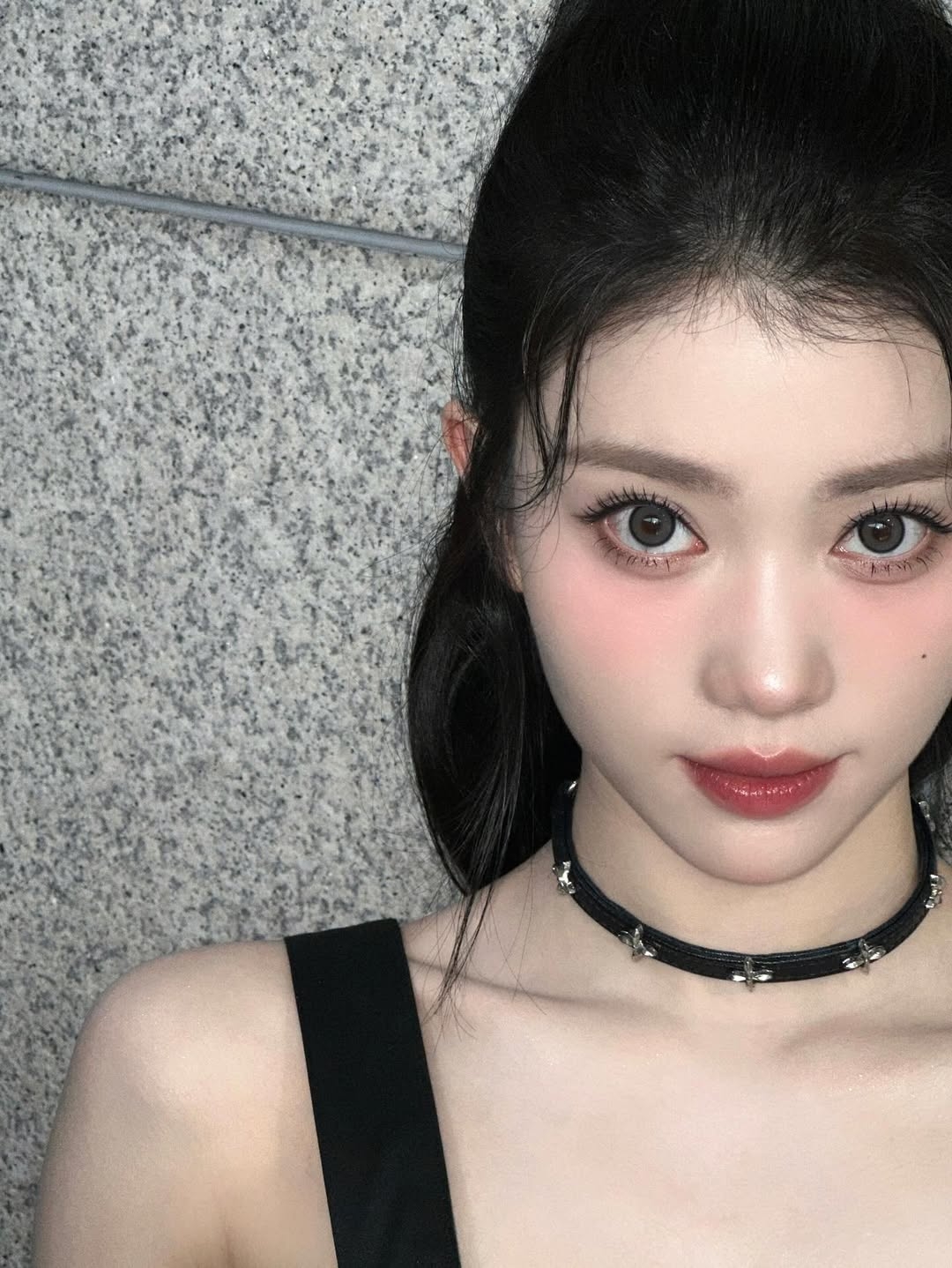 固定的分線會隨著時間擴大，透過造型技巧可有效隱形。