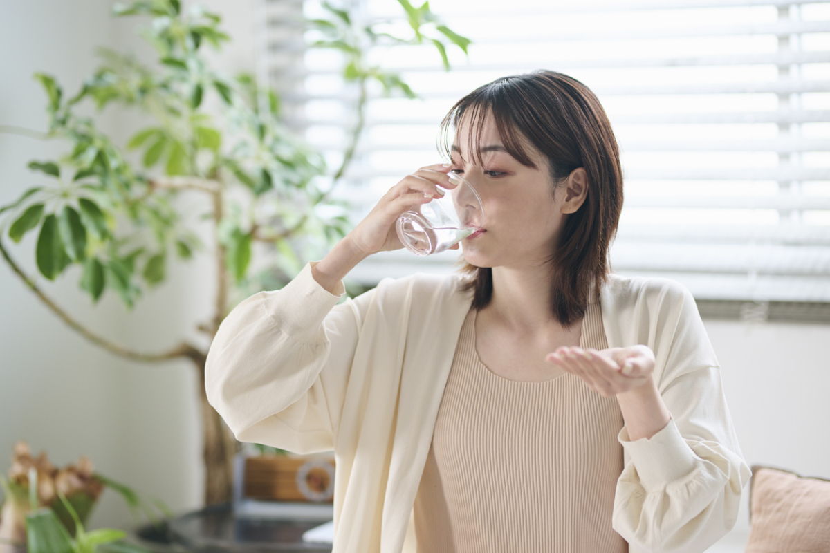 選擇美白丸前應先分清醫藥品與健康食品，前者適合淡斑修復，後者則用於日常保養與提亮膚色。