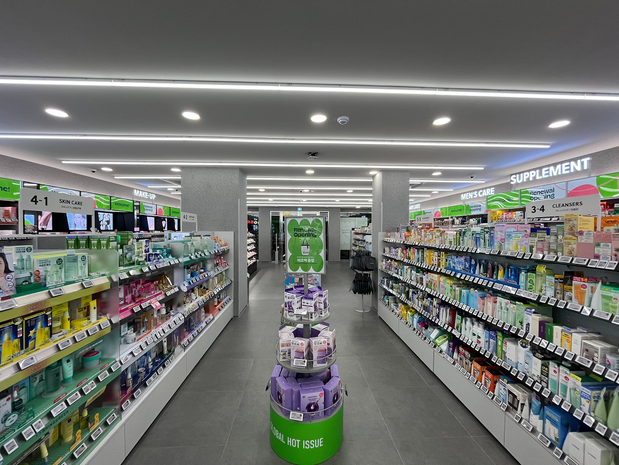 逛完還可順道打卡周邊韓劇景點，兼顧購物與拍照樂趣。