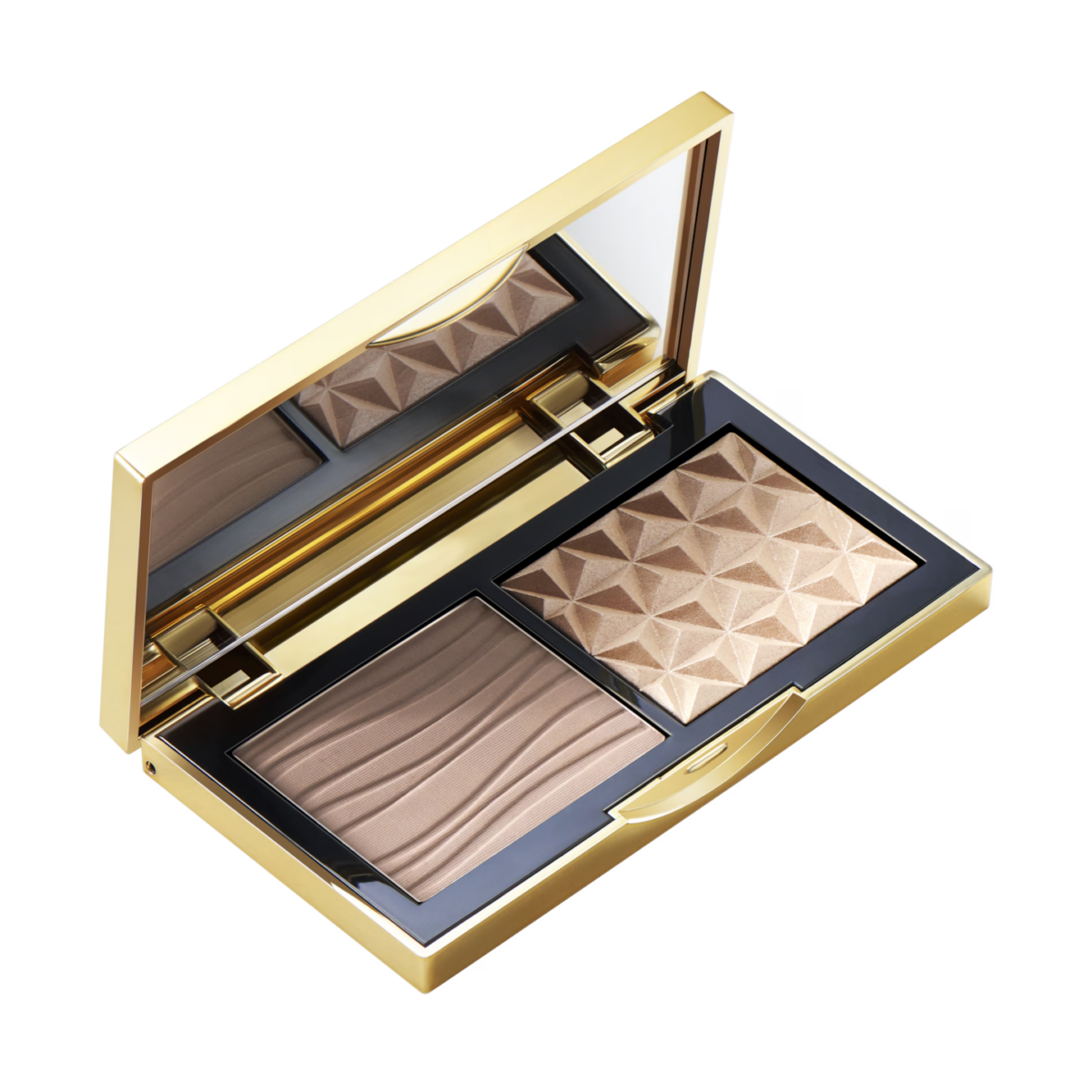 網友暱稱「小金盒」，一盤集結了 M.A.C 兩大斷貨王——淚溝神器 Omega 與 生薑高光 Double Gleam。