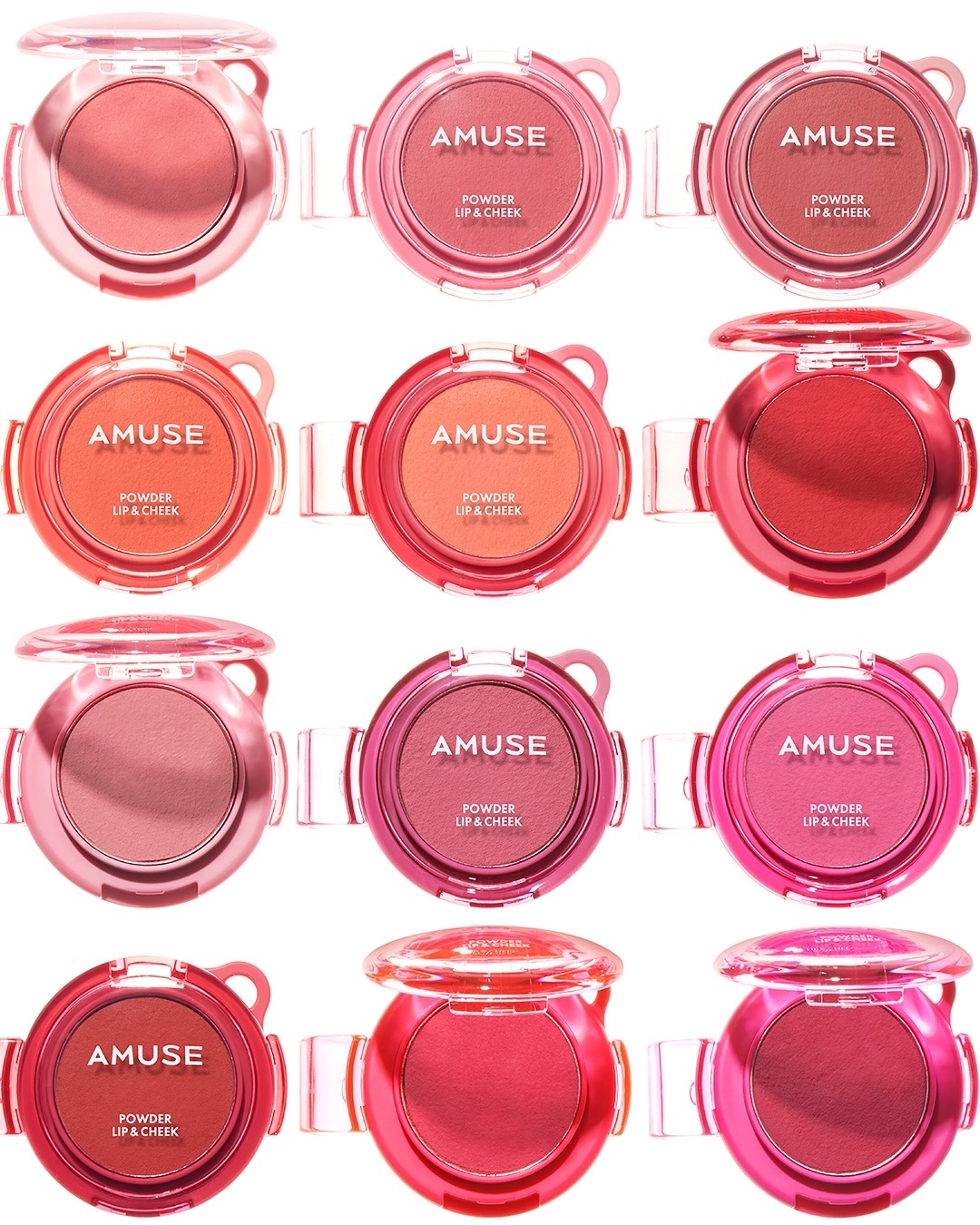 這款 AMUSE Powder Lip & Cheek（唇頰兩用粉霧膏） 是韓國當紅的時尚彩妝，主打 12色多功能與可掛式設計。