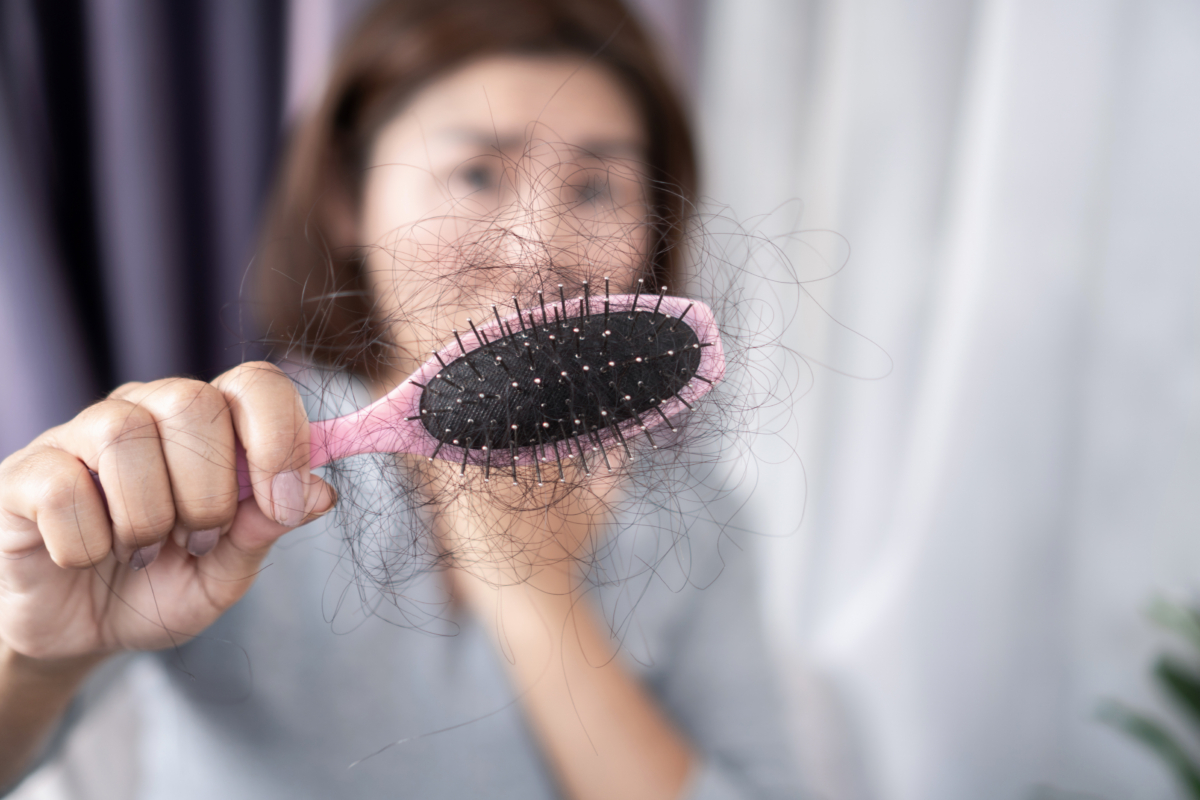 面對營養不均造成的脫髮問題，除了調整飲食習慣，適當選擇防脫髮保健食品亦是有效的輔助方案。