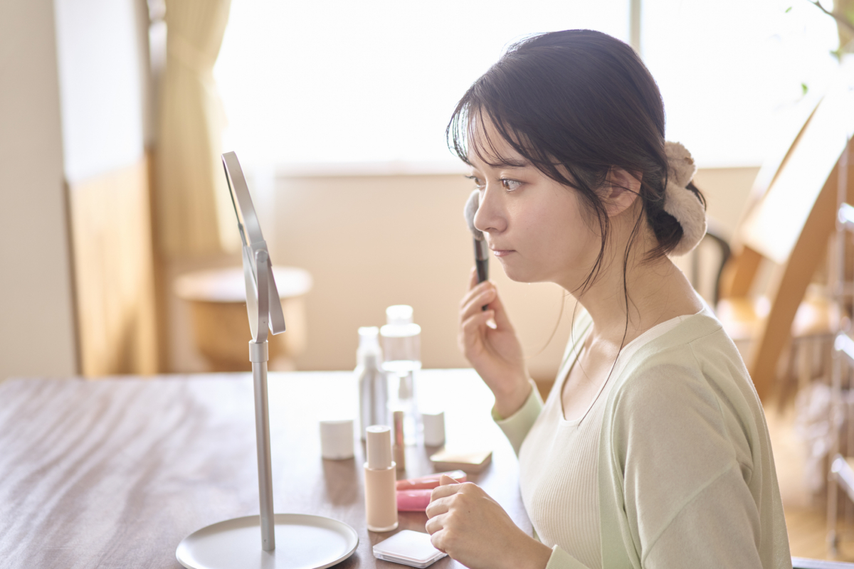 高光打亮用量要適當，建議少量多次慢慢疊加，避免一次用量過多造成不自然感。