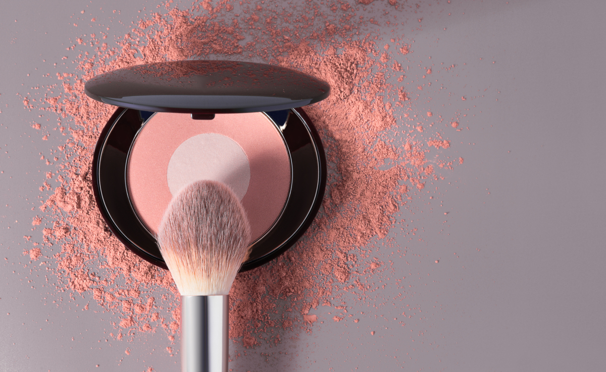 如何根據腮紅的種類和你想達成的妝效來選擇合適的腮紅刷，是打造完美妝容的關鍵之一。