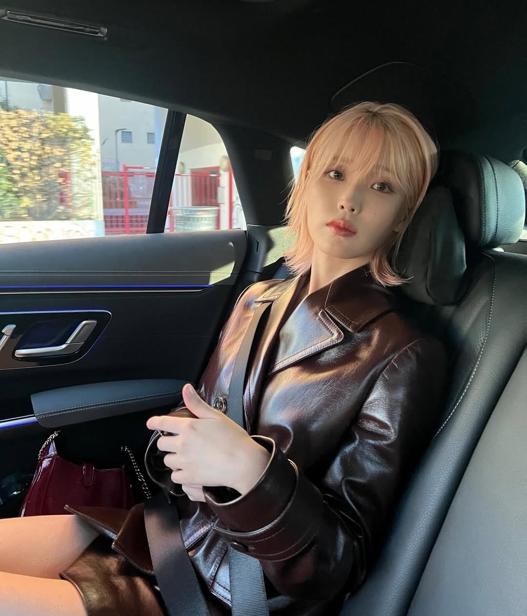 粉色中和了狼尾剪原本的陽剛與銳利，保留了帥氣的層次線條卻不失甜美，完美詮釋了「甜酷女孩」的定義。