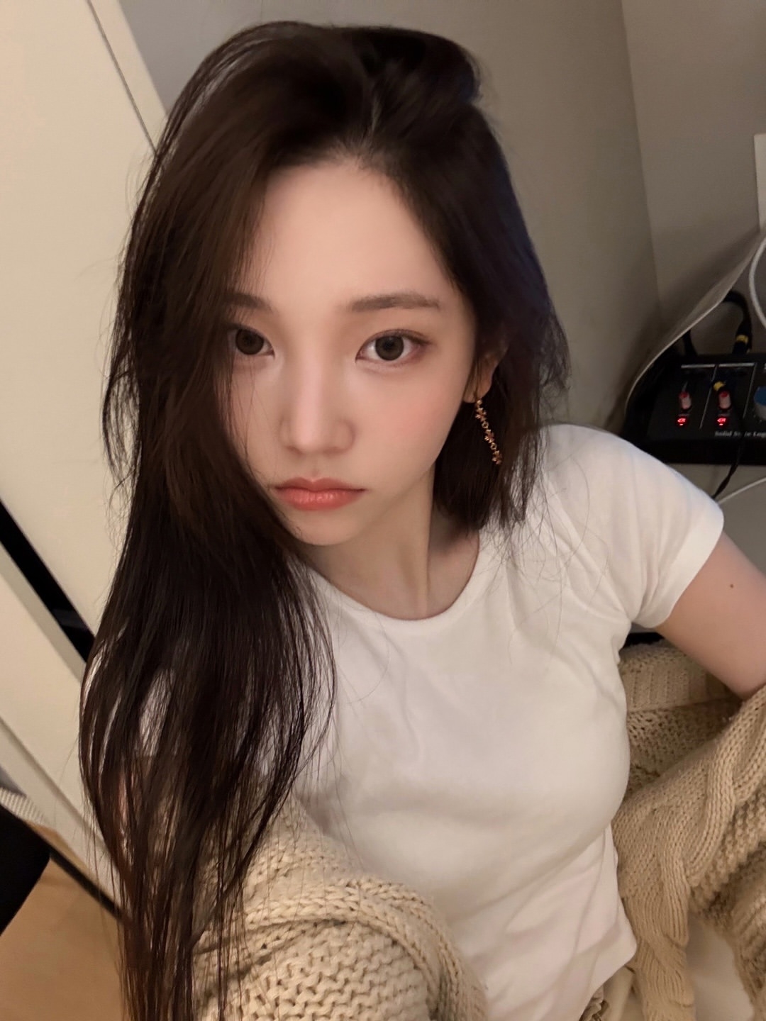 想擁有韓國女團成員般高挺秀氣的「女團鼻」？巧妙利用鼻影技巧可以修飾原生鼻子形態，甚至改善大鼻子形象，讓整體五官更加立體。