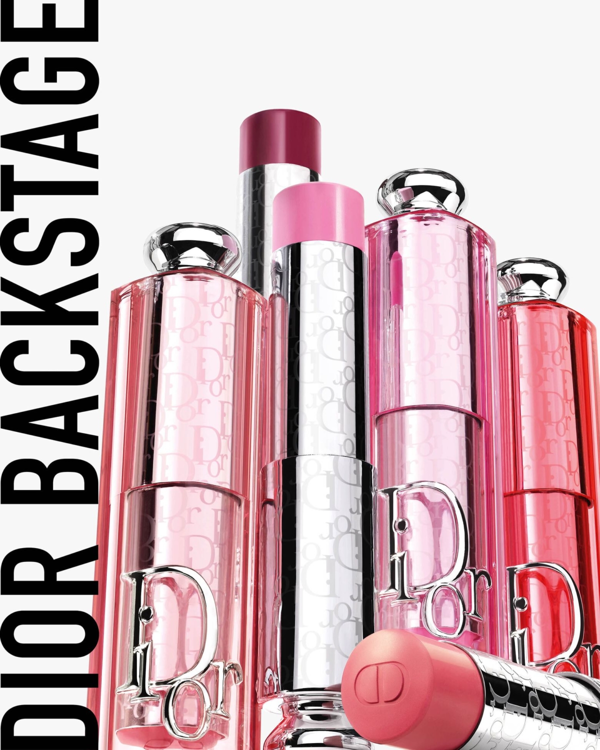 Dior Backstage Rosy Glow Stick胭脂棒採用柔滑膏狀質地，方便直接點塗，打造水潤透亮的紅潤妝效。