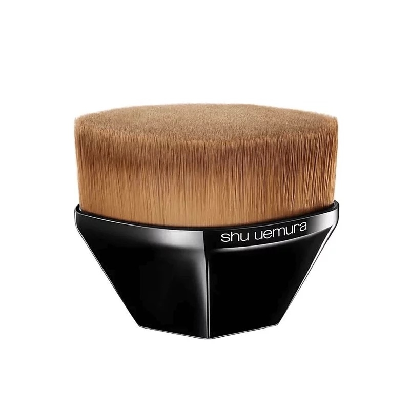 shu uemura的#55 零刷痕粉底刷是專櫃粉底刷的銷售冠軍之一。