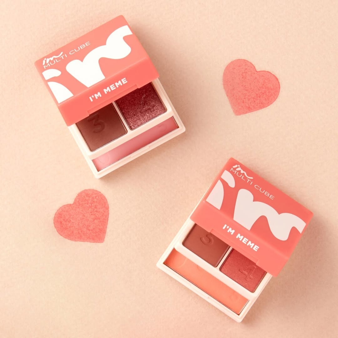I'M MEME 我愛睡過頭魔術彩妝盒絕對是懶人救星！小小一盒集結了修容與腮紅，就算帶出門補妝也是粉方便！