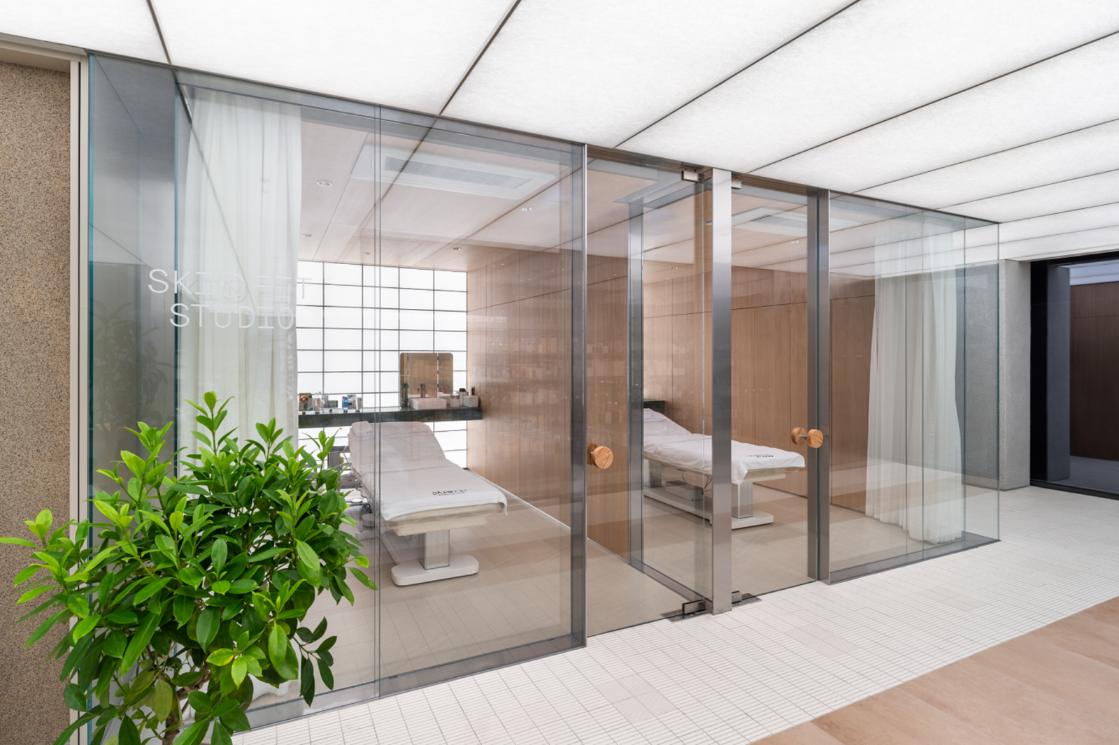 四、五樓為VIP及工作人員專區，商品豐富、專人服務，建議預留至少半天探索。