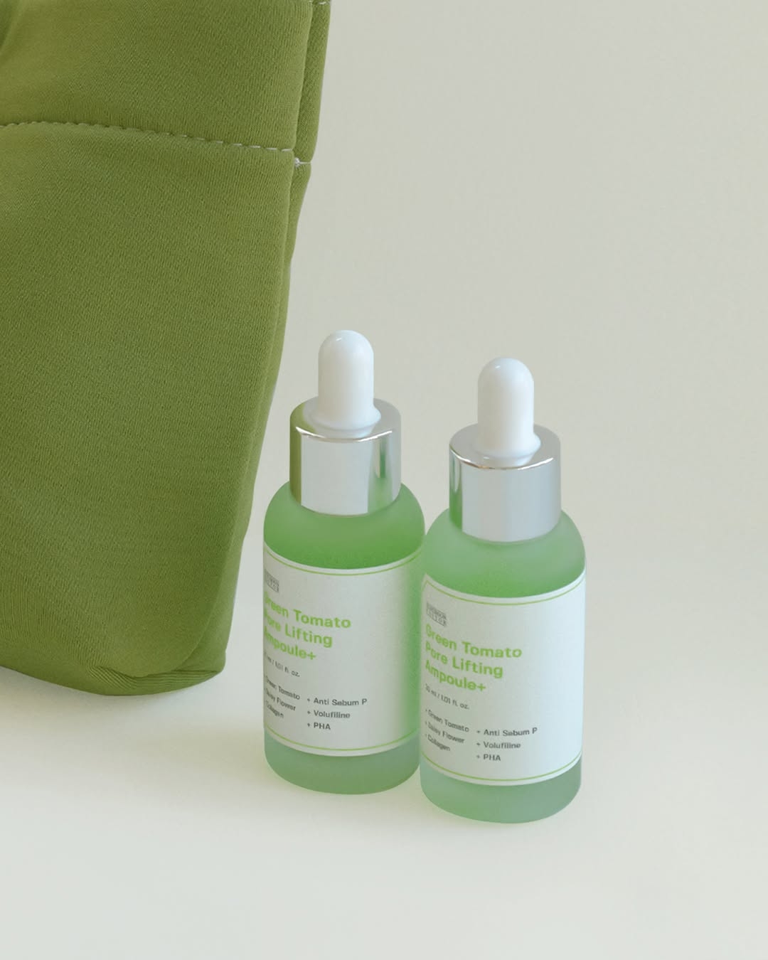 SUNBOON EDITOR 綠番茄毛孔精華以綠番茄萃取控油、收斂毛孔並舒緩泛紅，讓肌膚更細緻平滑。