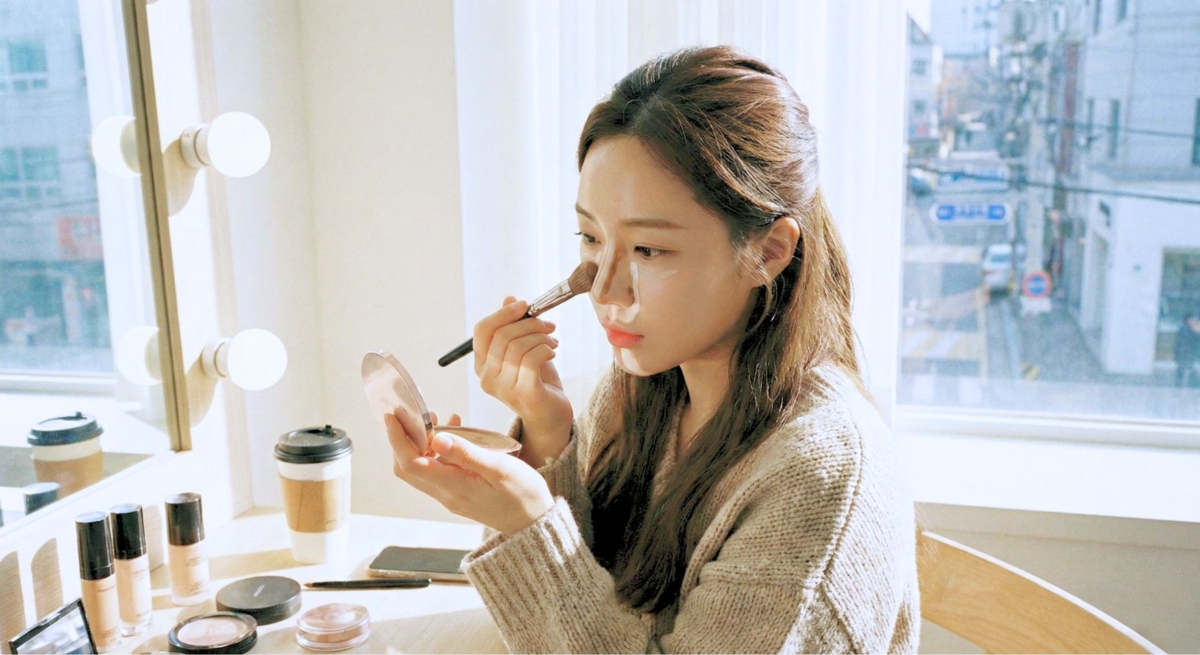 韓系「鼻影技巧」之所以更適合亞洲人,主要在於其強調和諧與自然柔和感,而非歐美風格的強烈立體。