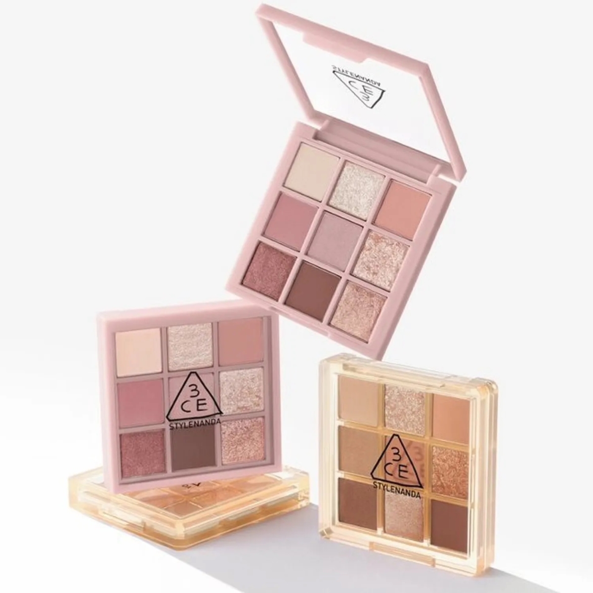 圖中展示的是3ce9色眼影盤，他們家的眼影盤粉質細膩、顯色度高且不易飛粉。