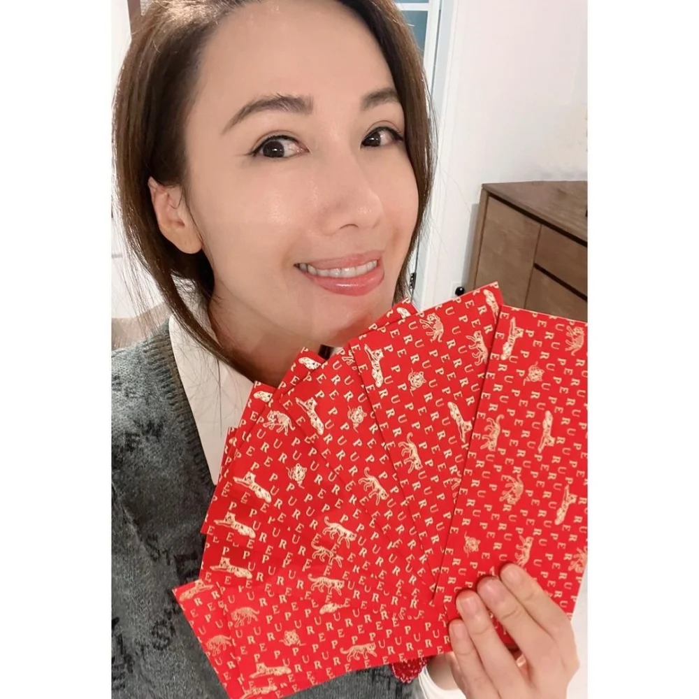 農曆新年派利是是分享祝福的重要習俗，但婚姻狀況、封數及「擇利是」等細節常令人疑惑。