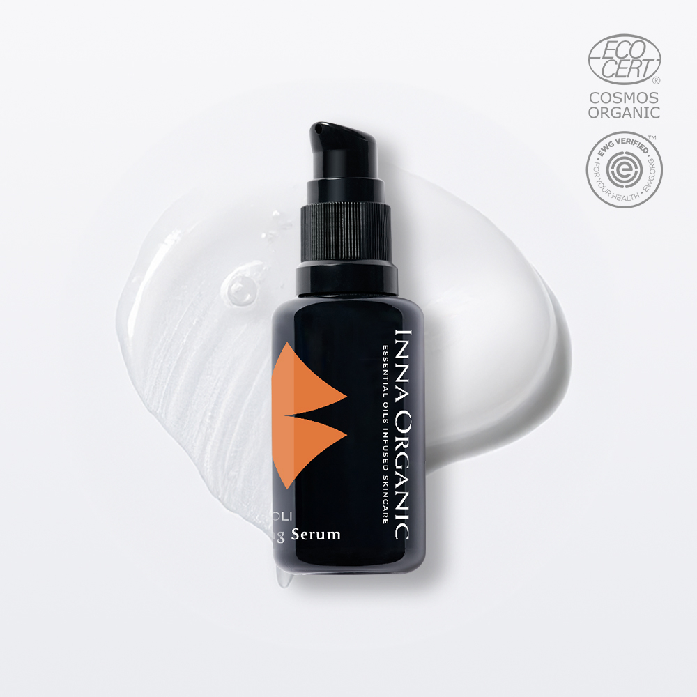 INNA ORGANIC 童顏有機橙花精華以極光煥白因子溫和提亮暗沉，無酸類配方敏感肌安心使用，長期保養呈現自然透亮光澤。