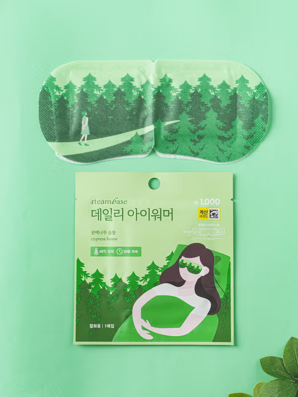 STEAMBASE溫泉水蒸氣眼罩釋放恆溫蒸氣，舒緩眼睛疲勞，像迷你眼部SPA，並有多款療癒香氣可選。