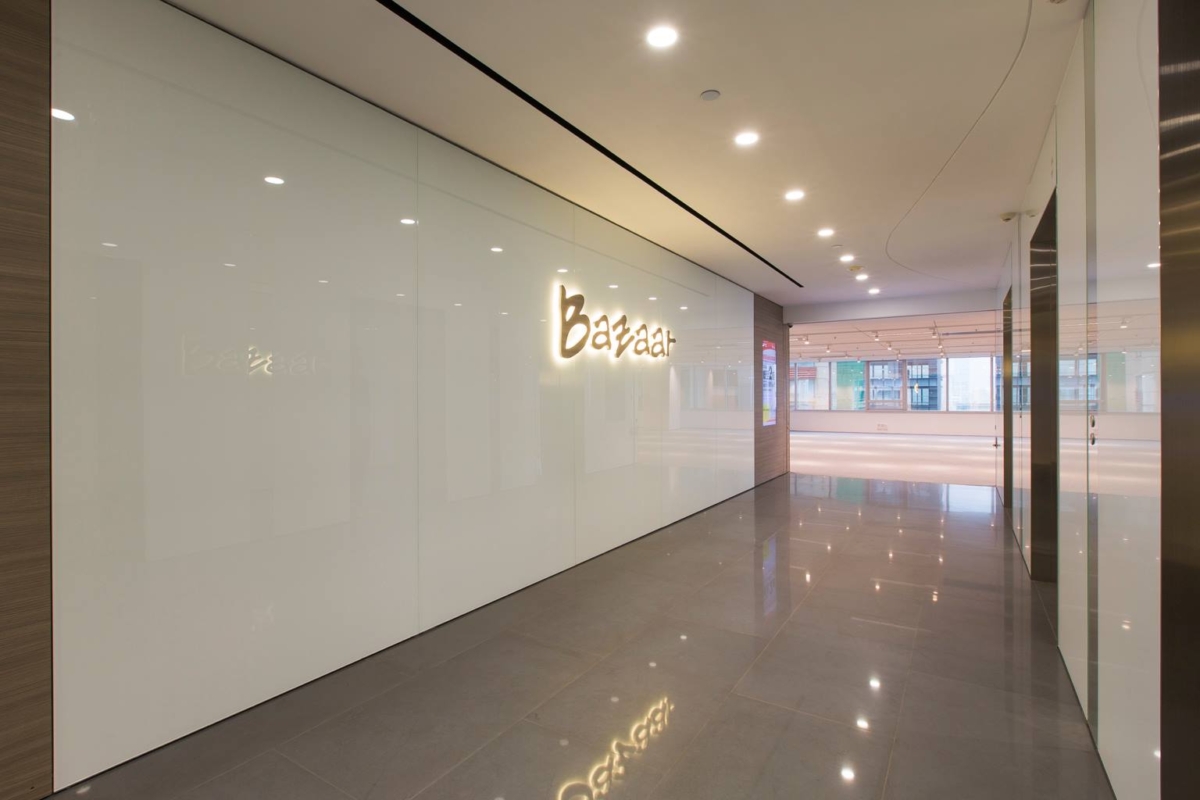 直衝16樓準沒錯！隱藏在銅鑼灣鬧區核心的「時代廣場展銷集」（Times Square Bazaar），絕對是精明消費者的尋寶天堂。