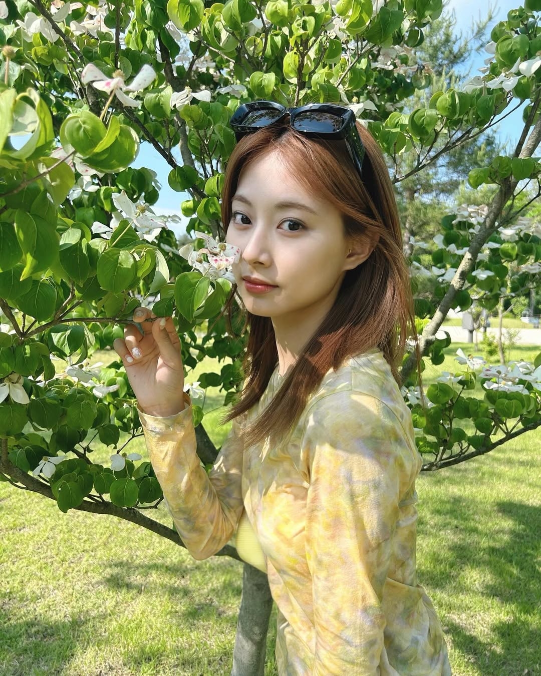 摩卡橘棕髮色溫潤自然，提亮膚色又顯白，是秋冬百搭又有層次感的理想選擇。