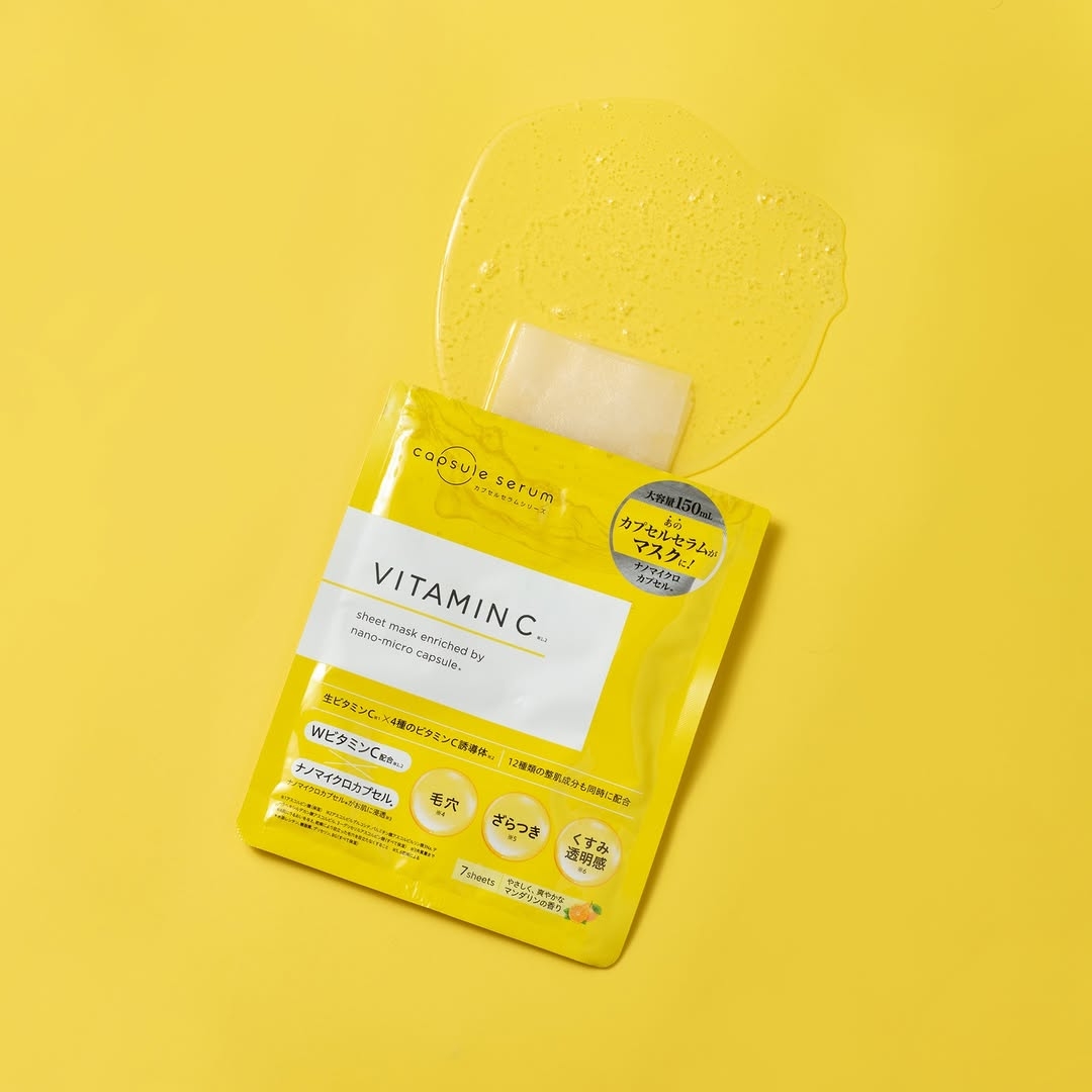 Capsule serum維他命C亮白面膜以高濃度維他命C快速提亮暗沉，精華多又清爽，臉部到身體都能用，是熬夜肌也不心疼的百元亮白急救款。