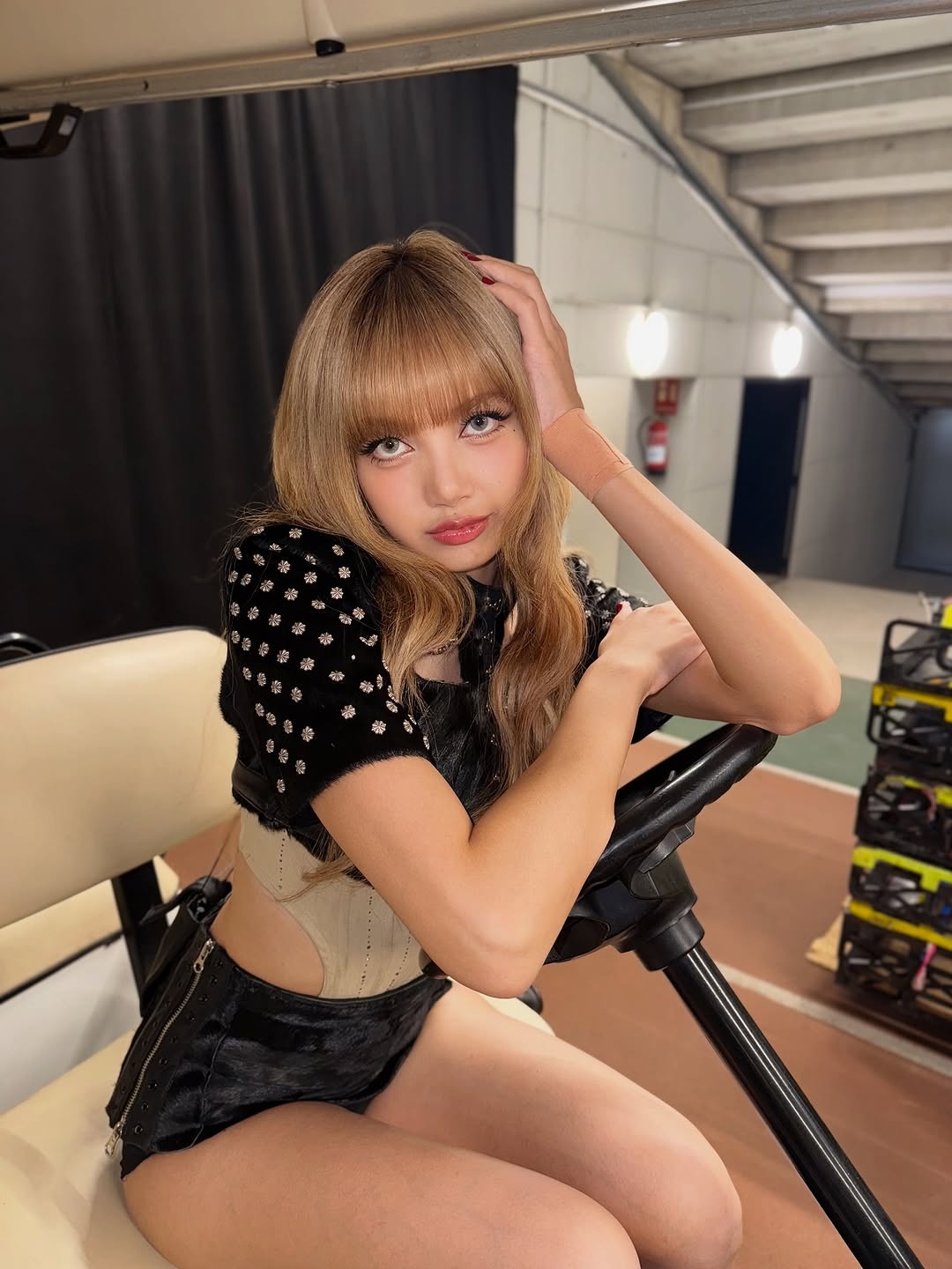 奶茶棕溫暖柔和，自然提亮膚色，打造低調又高質感的秋冬髮色。