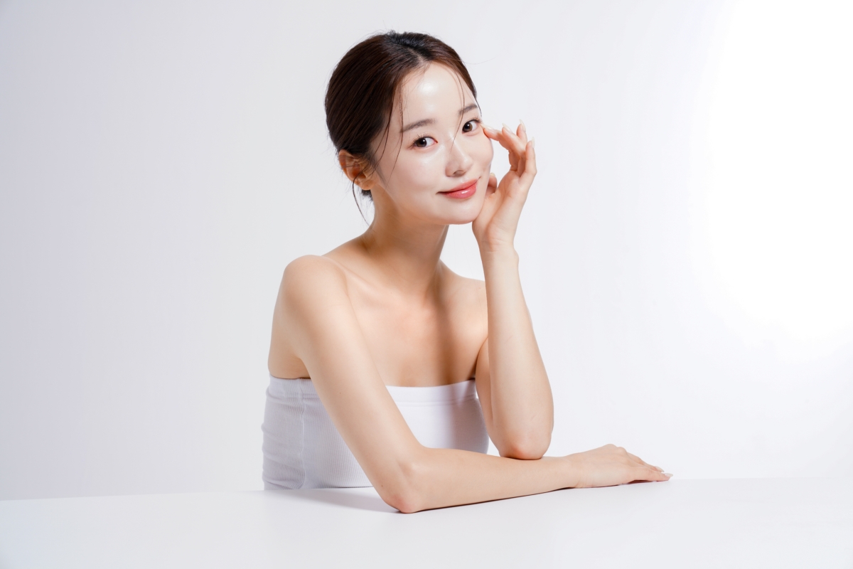 身體美白乳液能針對暗沉、膚色不均與粗糙部位進行修護，長期使用可讓肌膚自然透亮、細嫩有光澤。