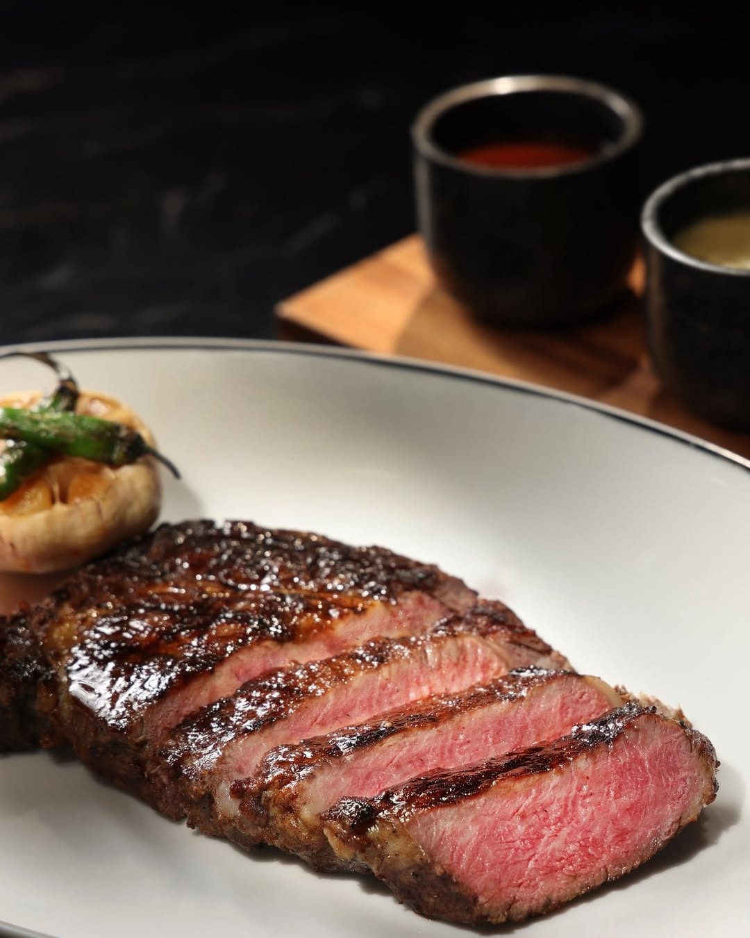若你正在尋找一間格調高雅且能滿足極致肉食慾望的餐飲地點，「The Steak House」絕對是首選。